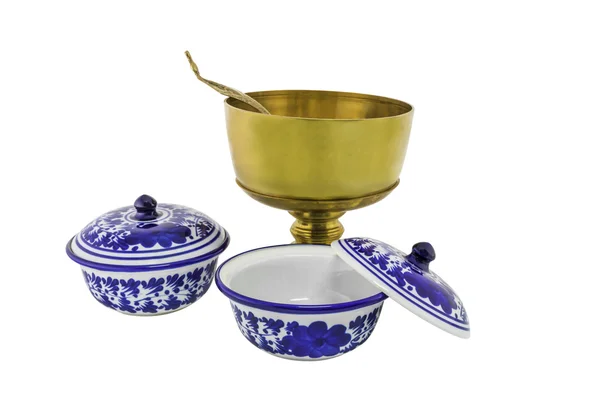 Antique brazen rice bowl and ceramic bowl isolated — Stock Photo, Image