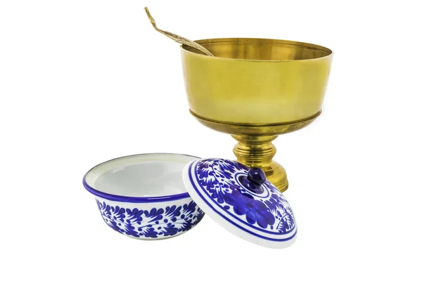 Antique brazen rice bowl and ceramic bowl isolated — Stock Photo, Image