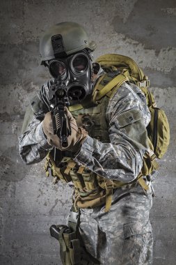 gaz maskesi asker nişan tüfek