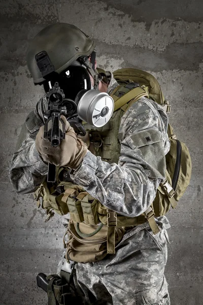 Gas Mask Soldier aiming rifle — Stock Photo, Image