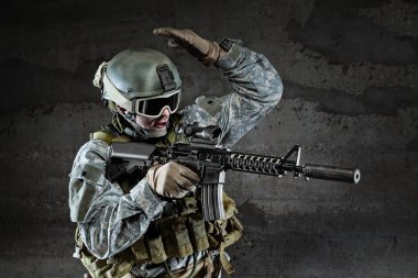 asker bir tüfek hedef maskesi