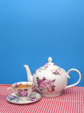 çaydanlık ve bardak çay