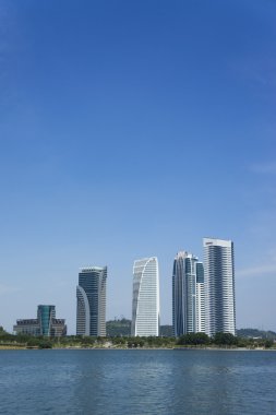 putrajaya, Malezya içinde lakeside tarafından bina yüksek artış