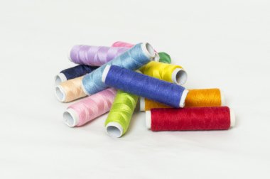 bobin iplik dikiş için çok renkli