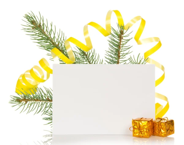 Fir branch with serpentine, small gift boxes and the empty card isolated on white — Stock Photo, Image