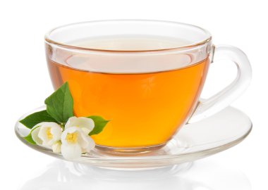 bir uçan daire ve üzerinde beyaz izole Yasemin çiçeği çay