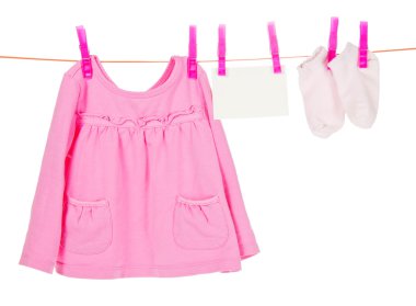 elbise, çorap üzerinde bir ip üzerinde beyaz izole bir not için bir kart