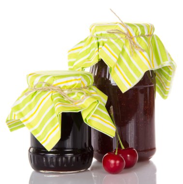 kavanoz reçel kağıt peçete ile kapalı ve sicim ile bağlı