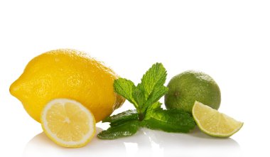 Yeşil limon, nane ve limon
