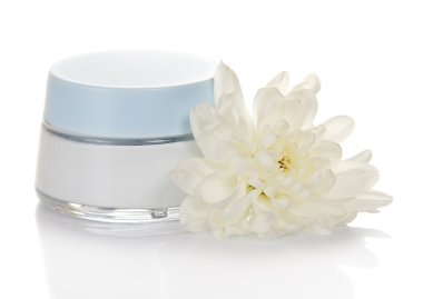 cam kap üzerinde beyaz izole krem ve taze çiçek