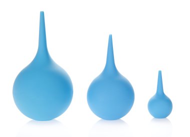 iki büyük mavi lavman ve küçük, beyaz izole