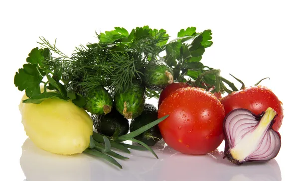 Tomates, pepinos, pimenta, salsa, endro e cebola — Fotografia de Stock