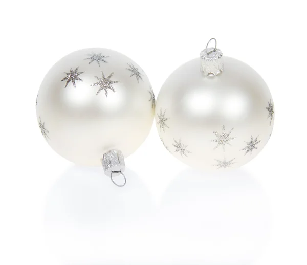 孤立在白色的圣诞银球 — 图库照片