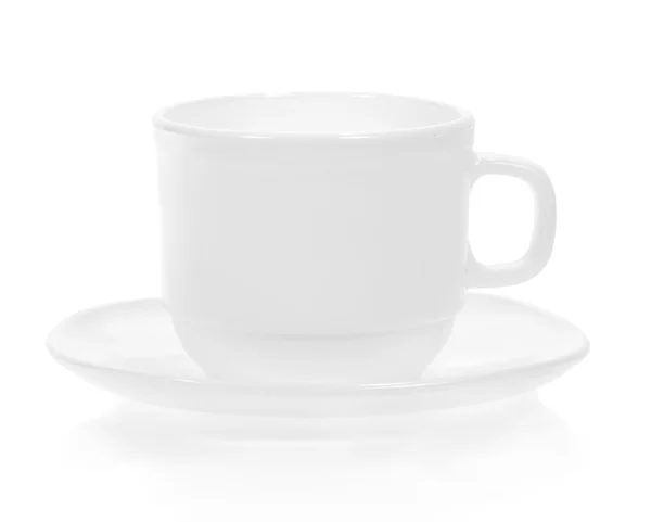 Чашка с блюдцем крупным планом, изолированная на белом — стоковое фото