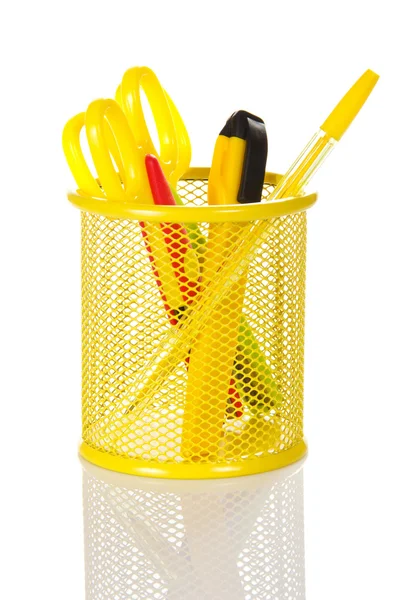 Bolígrafo, tijeras y un cortador en el soporte —  Fotos de Stock