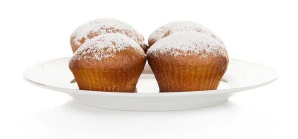 Smakelijk cupcake op een schotel, geïsoleerd op wit — Stockfoto