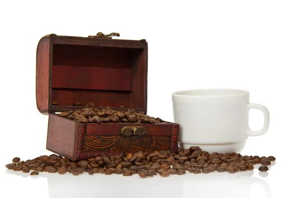 Chest with coffee grains, a cup about the coffee isolated on white — Stock Photo, Image