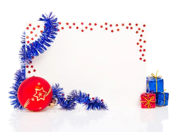 Frohes neues Jahr 2013 Grußkarte mit blauem Lametta und roter Kugel isoliert auf weißem Grund — Stockfoto