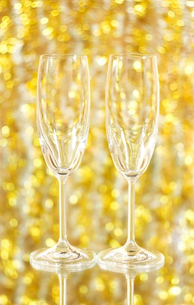 Empty wine glasses for champagne on a gold background — Stock Photo, Image