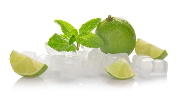 Ice cubes, lime, mint and the slices of a lime — Stock Photo, Image