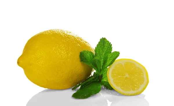 Hela citron, skiva av citron och mint — Stockfoto