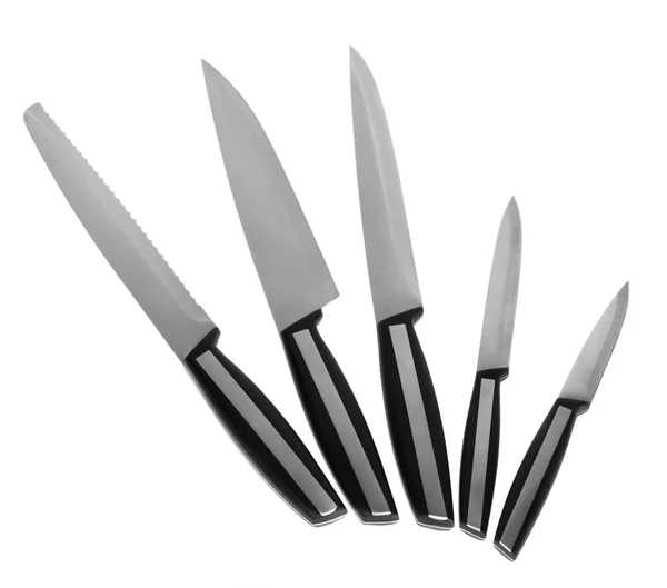 Cinco cuchillos de cocina de acero aislados en blanco —  Fotos de Stock