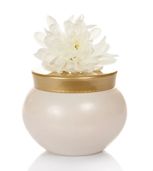 Natural cosmetic cream jar and flower — Stock Photo, Image