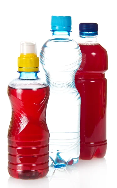 Две бутылки с компотом и бутылка с очищенной питьевой водой — стоковое фото