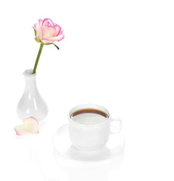 Vase with a rose and a cup with the drink, isolated on white — Stock Photo, Image