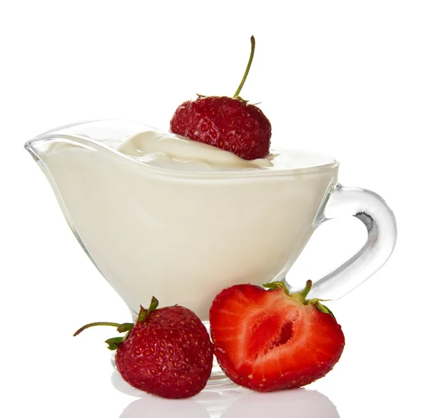 Strawberry in a cup with cream and berry nearby — Stockfoto