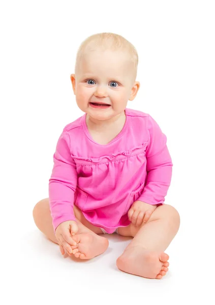 快乐的微笑女孩穿着粉色衣服坐上孤立的白 — 图库照片