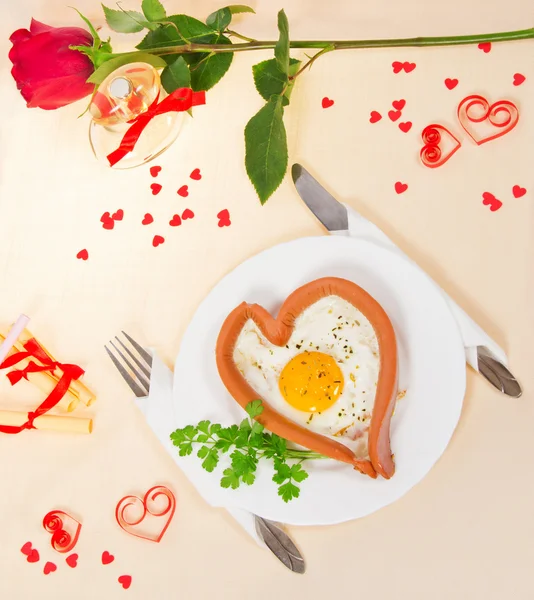 Feestelijke een ontbijt op Valentijnsdag — Stockfoto
