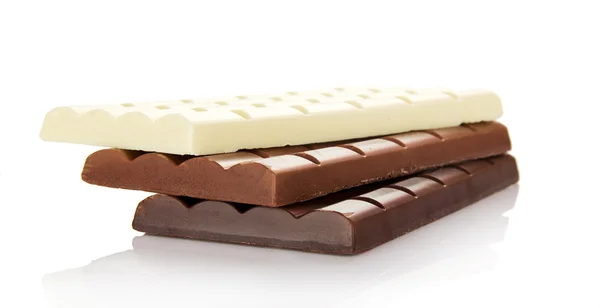 Pila de chocolate blanco poroso, negro y leche aislado en blanco — Foto de Stock