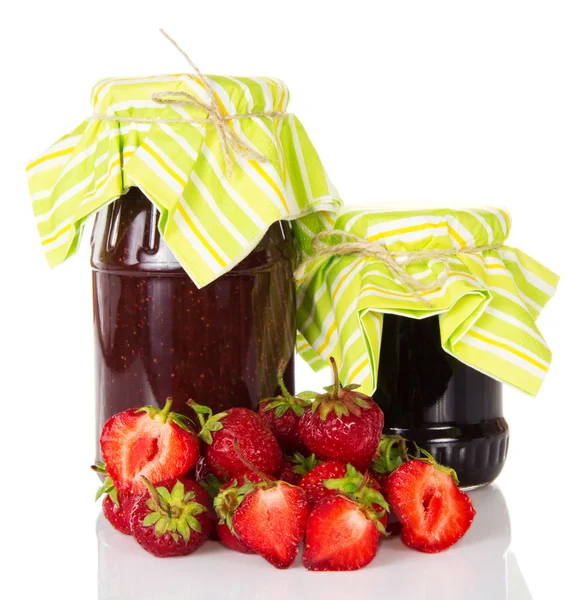 Two jars of jam and strawberry small group near — Stock Photo, Image