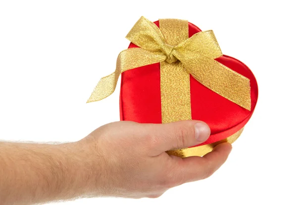 Man's hand met een doos van de gift een hart, geïsoleerd op wit — Stockfoto