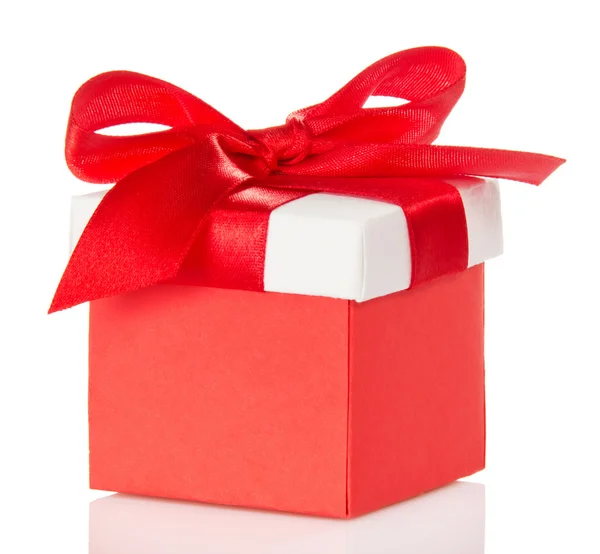 Boîte cadeau rouge et couvercle lumineux avec un arc — Photo