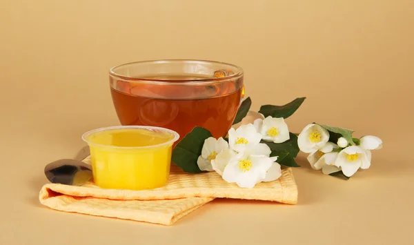 Cup of tea a honey a branch of a jasmine and a napkin — Stock Photo, Image