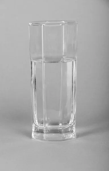 Glass with clear transparent water on a gray background — Stock Photo, Image