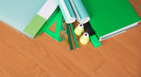 The book, the folder, exercise books and a set of office tools on a table — Stock Photo, Image