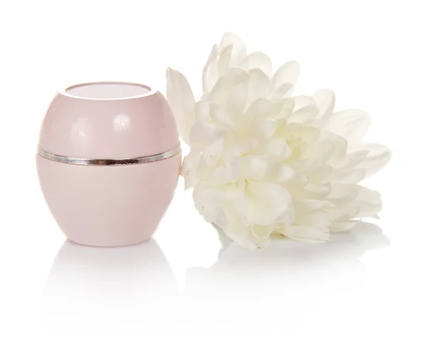 Small jar with cosmetic cream and the beautiful chrysanthemum, isolated on white — Stock Photo, Image