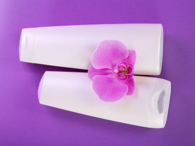 kozmetik bir orkide çiçek, violet ile banyo için ayarlayın.