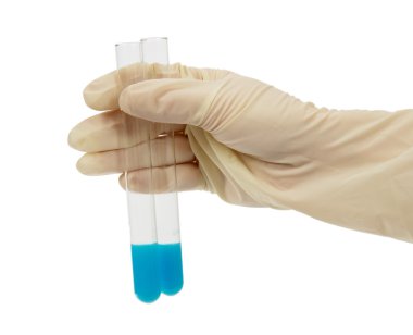 test tüpleri mavi sıvı üzerine beyaz izole bir el