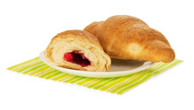 taze, lezzetli kruvasan ile üzerine beyaz izole peçeteye reçel