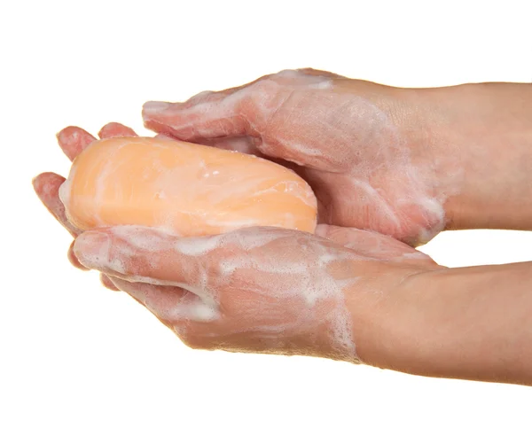 Las manos femeninas con el jabón, aisladas en blanco — Foto de Stock