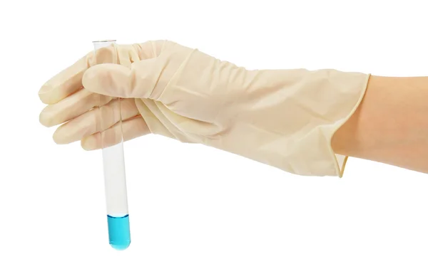 La mano sostiene un tubo de ensayo con líquido azul aislado en blanco —  Fotos de Stock