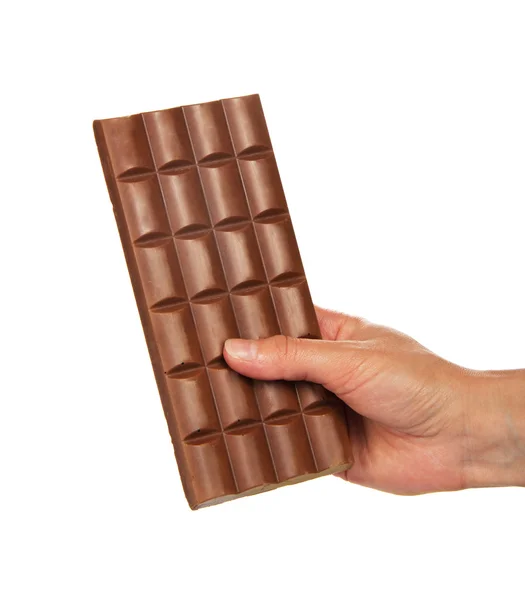 Tegel van melkchocolade in de vrouwelijke hand, geïsoleerd op wit — Stockfoto