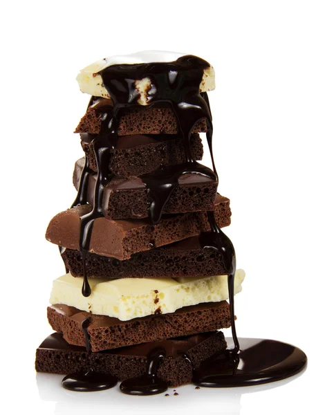 Çikolatalı dilimler sıcak eritilmiş çikolata ile sulanan — Stok fotoğraf
