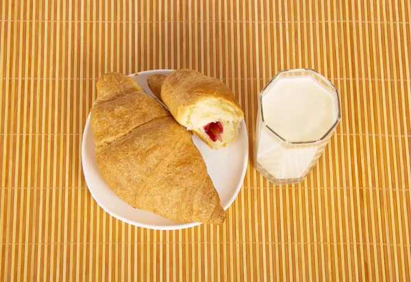 ベージュ竹ナプキンを朝食します。 — ストック写真