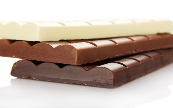 堆栈的多孔的白、 黑巧克力和牛奶巧克力特写 — 图库照片