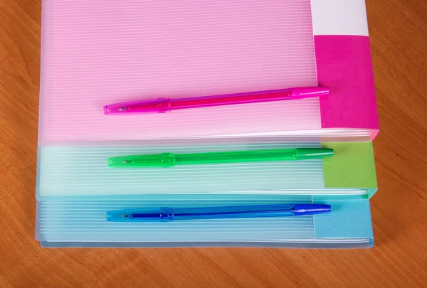 Folders for documents, and pens on a table — Stock Photo, Image